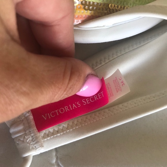 SOLD-Victoria’s Secret Ruffle Halter Push Up Top 36 C - Picture 7 of 8